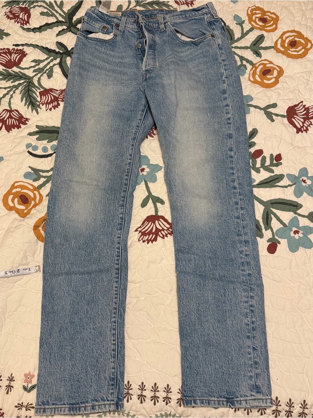Light wash 501 Levi’s straight leg
